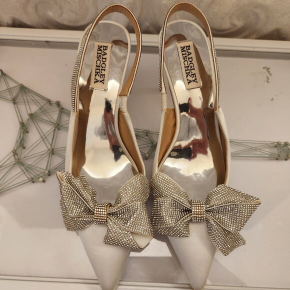 Badgley Mischka Bow detail sling back heels. NWT. Size 6 - Picture 6 of 11